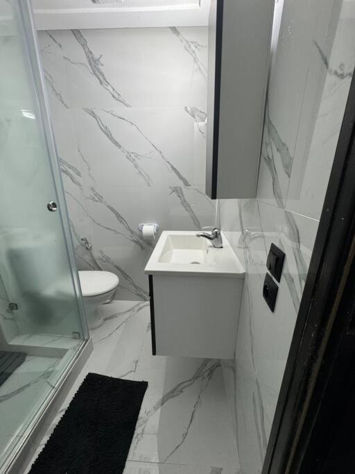 Grand Ensoleille, 2 , 2 Salles De Bains, 1 Salon, 2piscines, A 750m De La